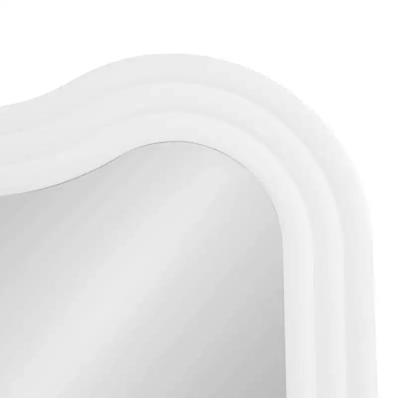 Kate & Laurel All Things Decor Specchio da parete ondulato Fripp 24"x40" in legno bianco