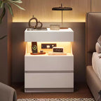 Comodino Moderno con Luce a LED Controllabile tramite App, Scaffale Aperto a U, Tavolino da Notte con Stazione di Ricarica, Tavolino Laterale a 3 Cassetti con Porta USB e Presa Elettrica