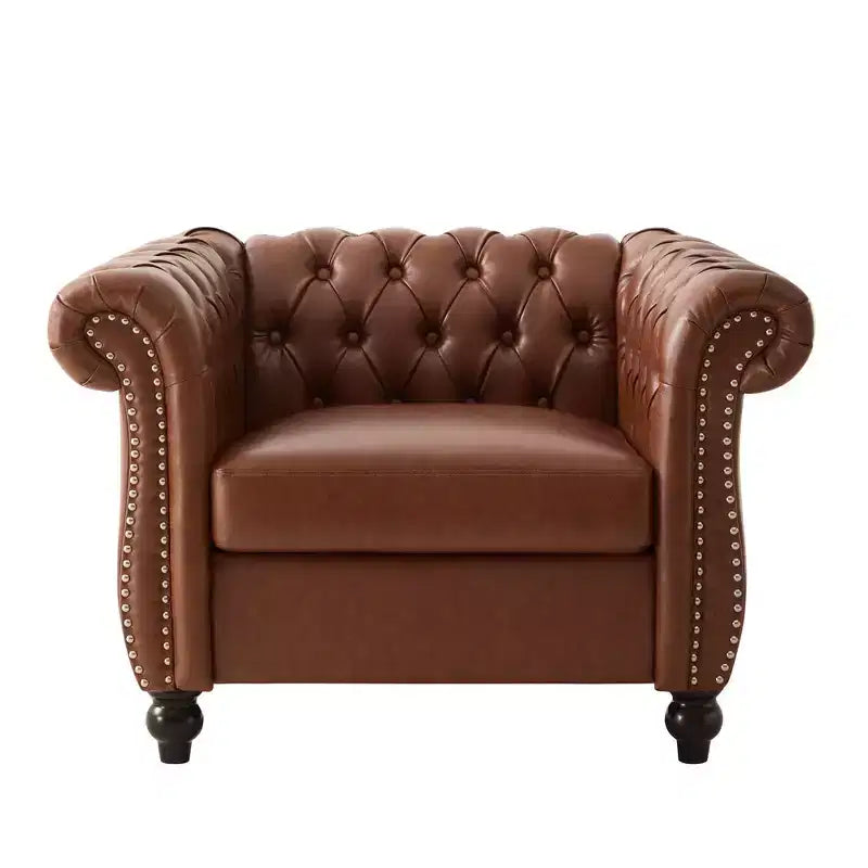 Poltrona Chesterfield moderna, Poltrona Club con braccioli a voluta, Borchie decorative e gambe in legno massello