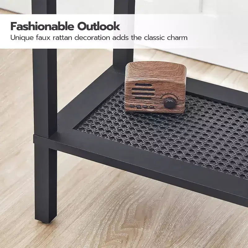Tavolino Piccolo a 2 Livelli con Decorazioni in Finto Rattan, Comodino Marrone Rustico e Nero per Soggiorno/Camera da Letto, Salvaspazio