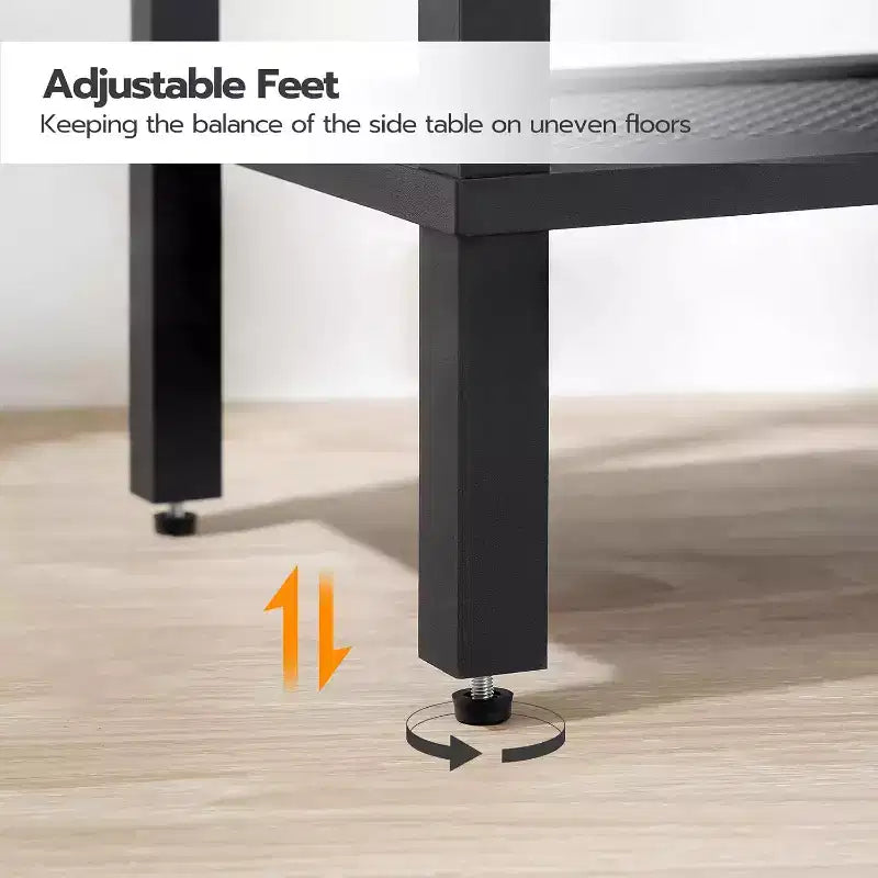 Tavolino Piccolo a 2 Livelli con Decorazioni in Finto Rattan, Comodino Marrone Rustico e Nero per Soggiorno/Camera da Letto, Salvaspazio